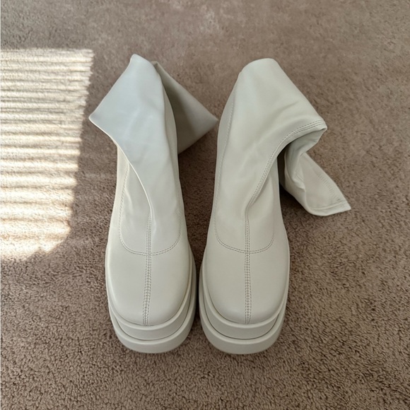 Steve Madden Cypress Cream Platform Boots new in box - Picture 5 of 8